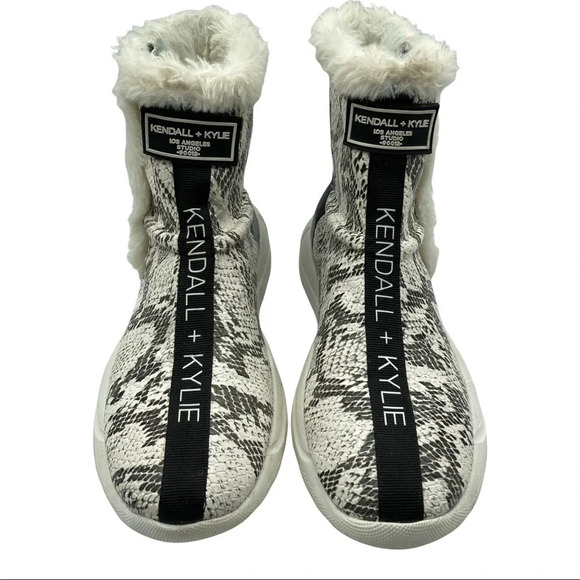 Kendall + Kylie Snakeskin Bootie Sz: 8-8.5 / 39 - Picture 4 of 9